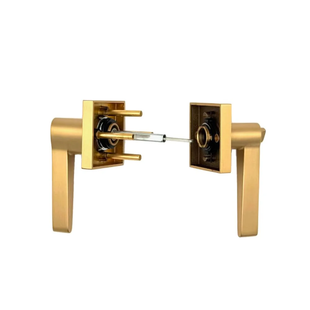Pinkys Key-In Lever in Brass - Image 4