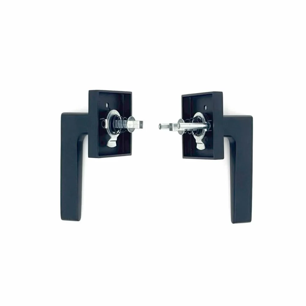 Pinkys Privacy Lever in Black - Image 4